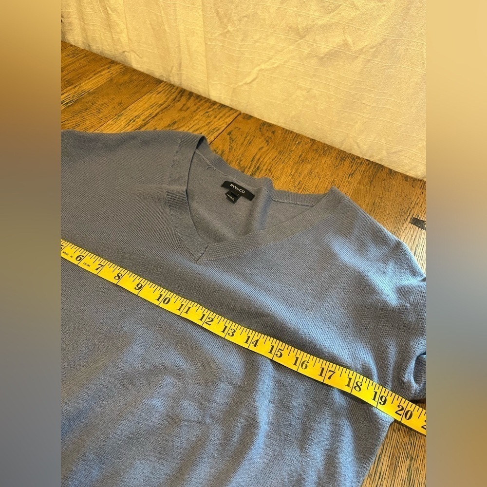 RW&CO blue v neck sweater size M - Picture 5 of 10
